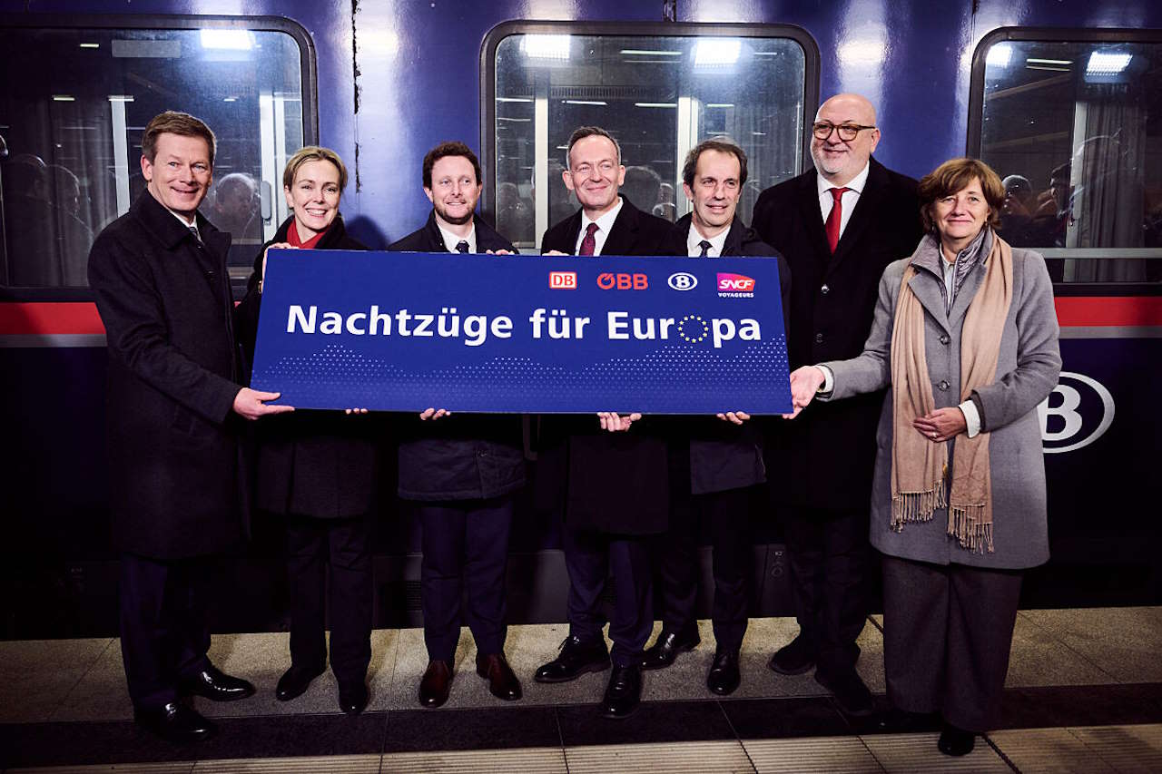 From left to right: Richard Lutz (DB), Manja Schreiner (Berlin Senator for Mobility, Climate Protection, Transport and the Environment), Clément Beaune (Minister for Transport France), Volker Wissing (Federal Minister for Transport Germany), Christophe Fanichet (SNCF Voyageurs), Andreas Matthä (ÖBB), Sophie Dutordoir (SNCB)