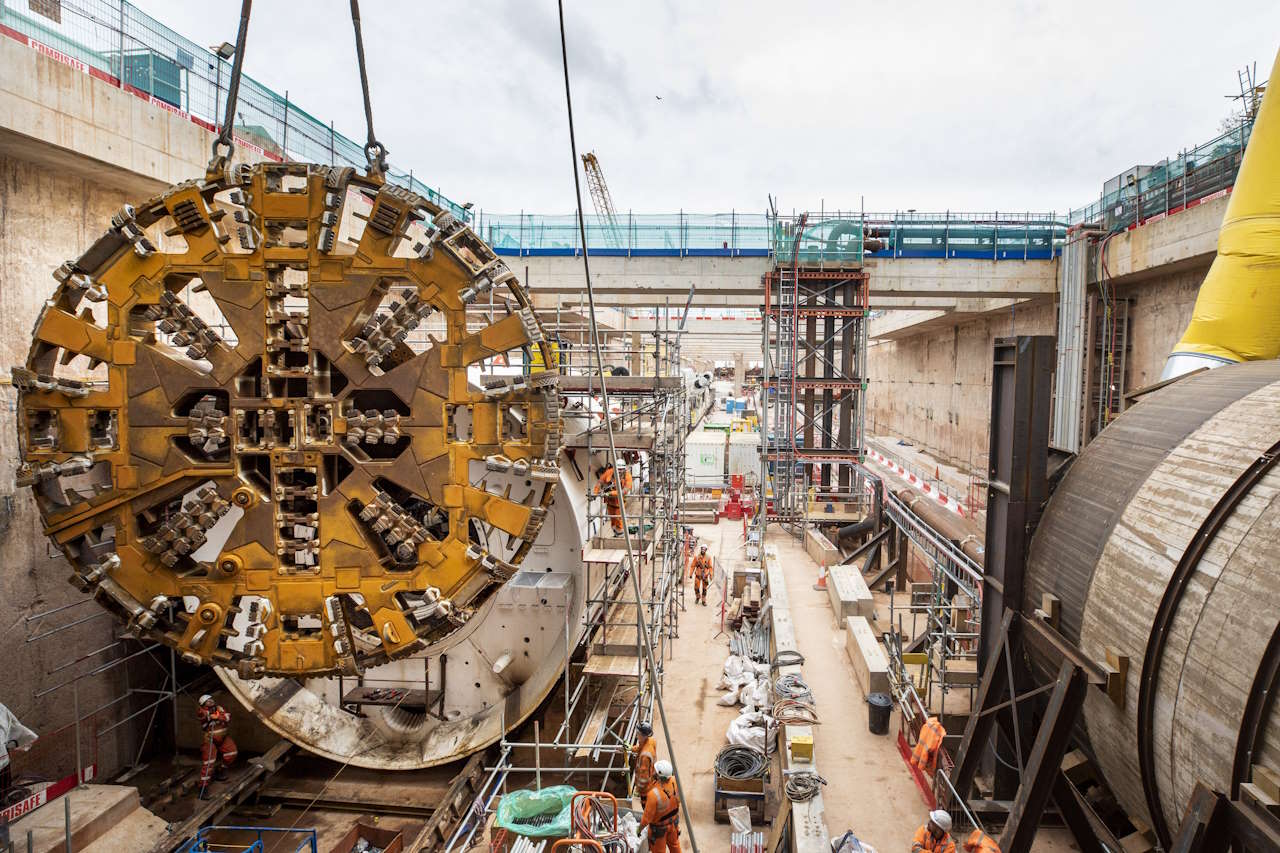 The giant 125 tonne cutterhead being moved into place