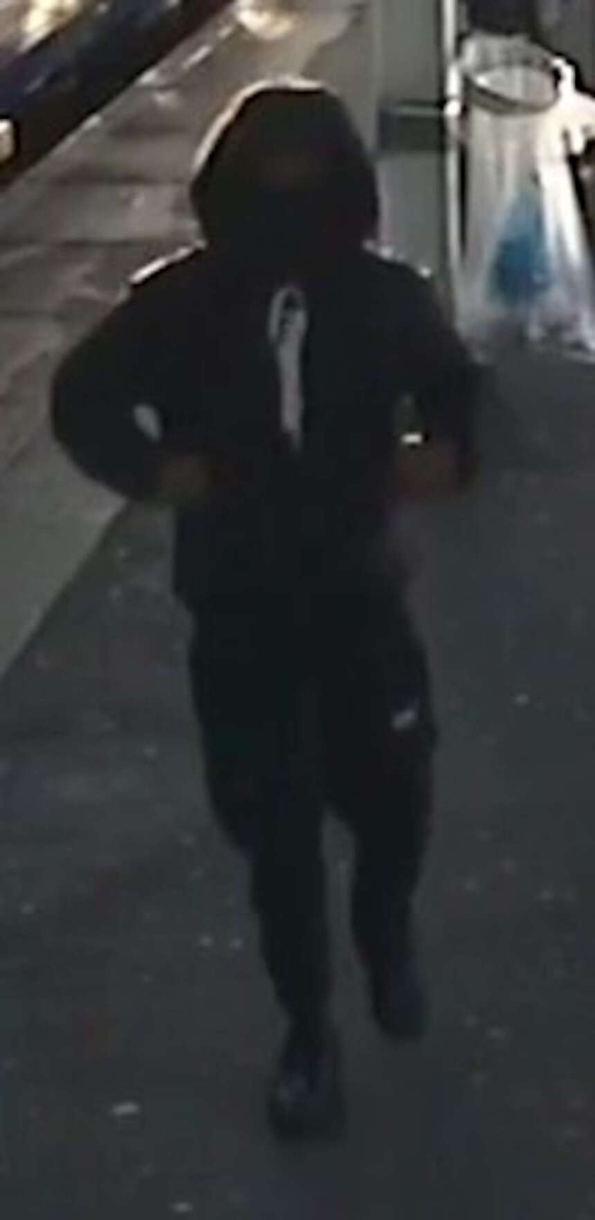 CCTV images released following robbery - Peckham Rye