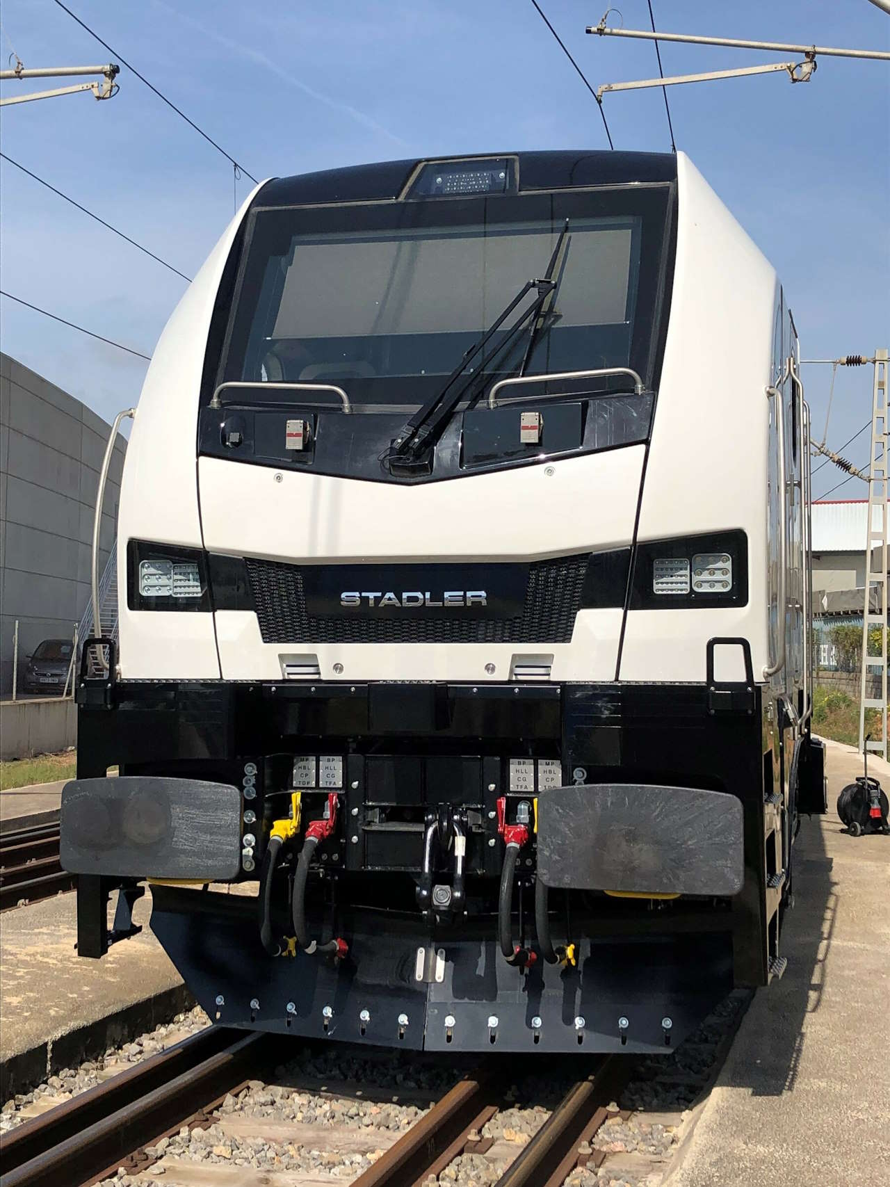 stadler euro9000 locomotive_front