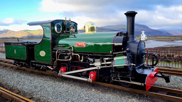 LINDA resplendent in its new paint job. // Credit: Ffestiniog & Welsh Highland Railways