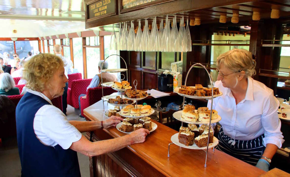 SR catering volunteers