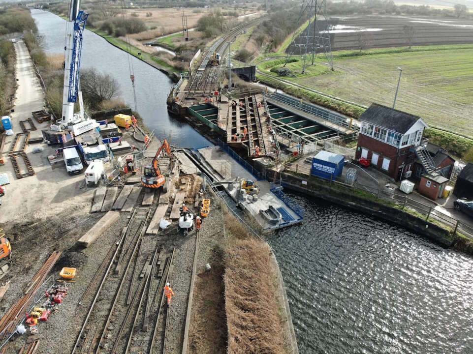 Major Keadby sliding bridge work