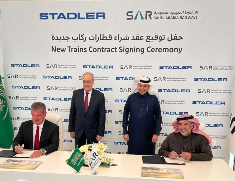 Peter Spuhler, Executive Chairman of Stadler, Guy Parmelin, Swiss Federal Councillor, S.E. Saleh bin Nasser Al-Jasser, Minister of Transport and Logistic Services of Saudi Arabia and Chairman of the board of Saudi Arabia Railways, Dr. Bashar bin Khaled Al-Malik, CEO of Saudi Arabia Railways. 