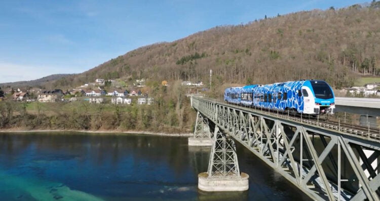 Stadler FLIRT H2 hydrogen powered train. // Credit: Stadler.