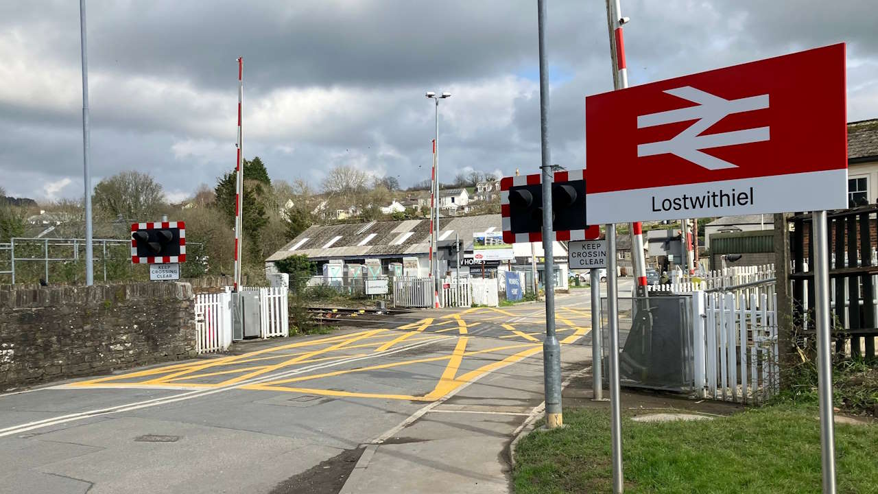 Lostwithiel level crossing. // Credit: Network Rail