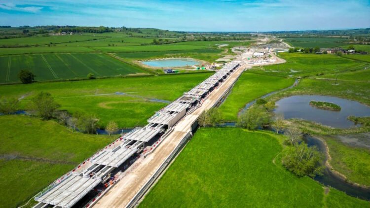 Aerial view of the Thame Valley Viaduct under construction. // Credit: HS2