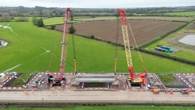 First deck beams of the Thame Valley Viaduct being lifted into place in October 2023. // Credit: HS2