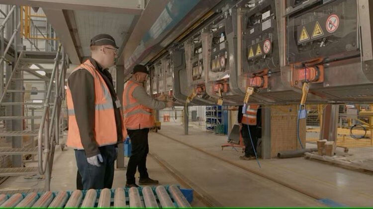 Testing the battery at Hitachi's Newton Aycliffe plant. // Credit: Hitachi Rail