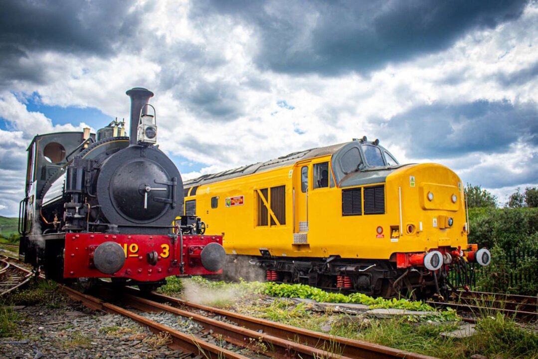 Talyllyn Railway No 3 Sir Haydn and Network Rail No 97304 Rheilfford Talyllyn Railway