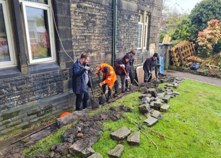 TransPennine colleagues and gardeners planting flowers - TPE