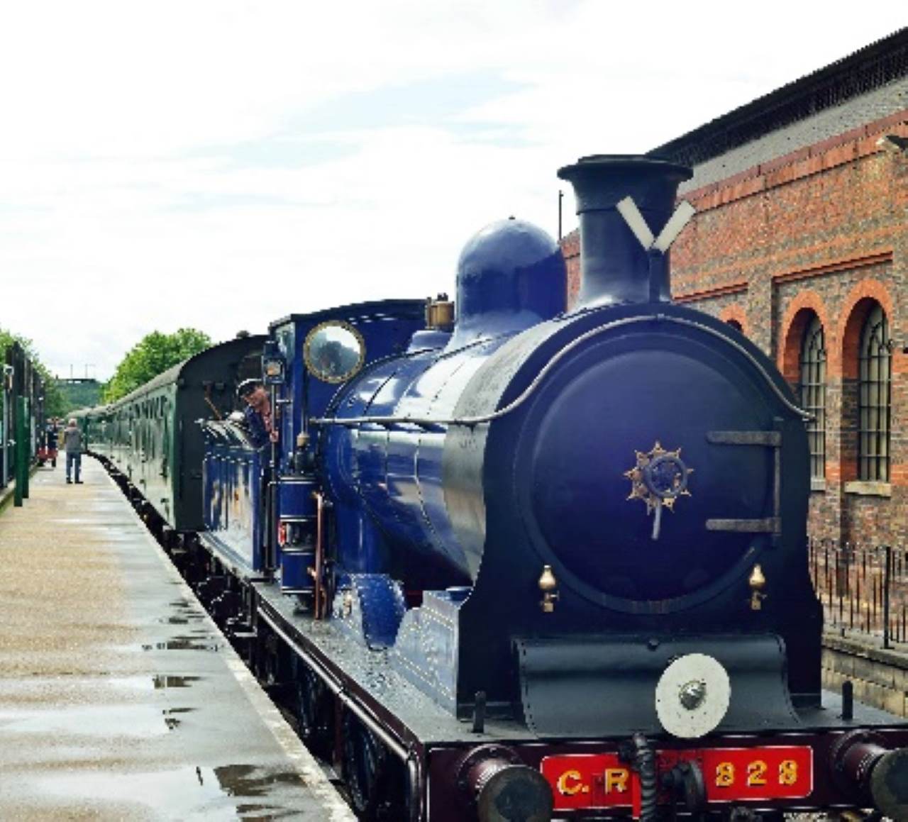 828 at Tunbridge Wells West - Spa Valley Railway