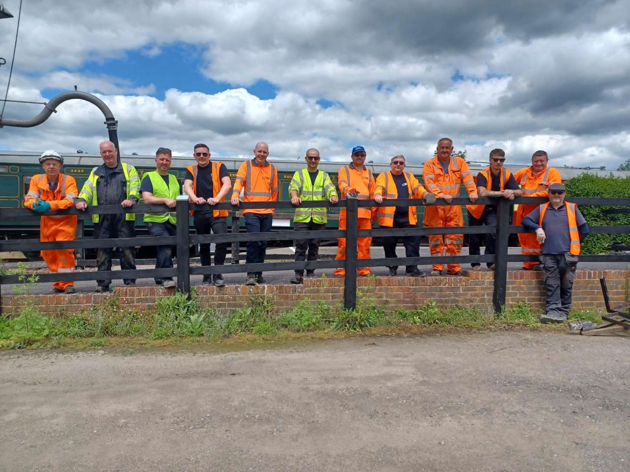 Volunteers from UK Power Networks Services