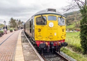 D5310 arrives into Corwen, Llangollen Railway