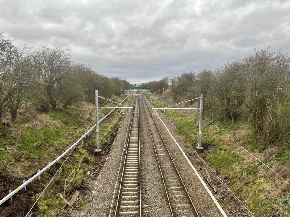 New powerlines on the Midland Main Line between Kettering and Wigston - Network Rail