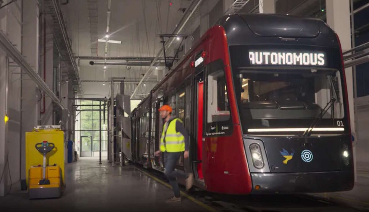 Driver leaving the tram before its autonomous run. // Credit: Škoda Group