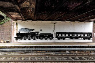 40ft rail artwork unveiled at Kidderminster Main Line station