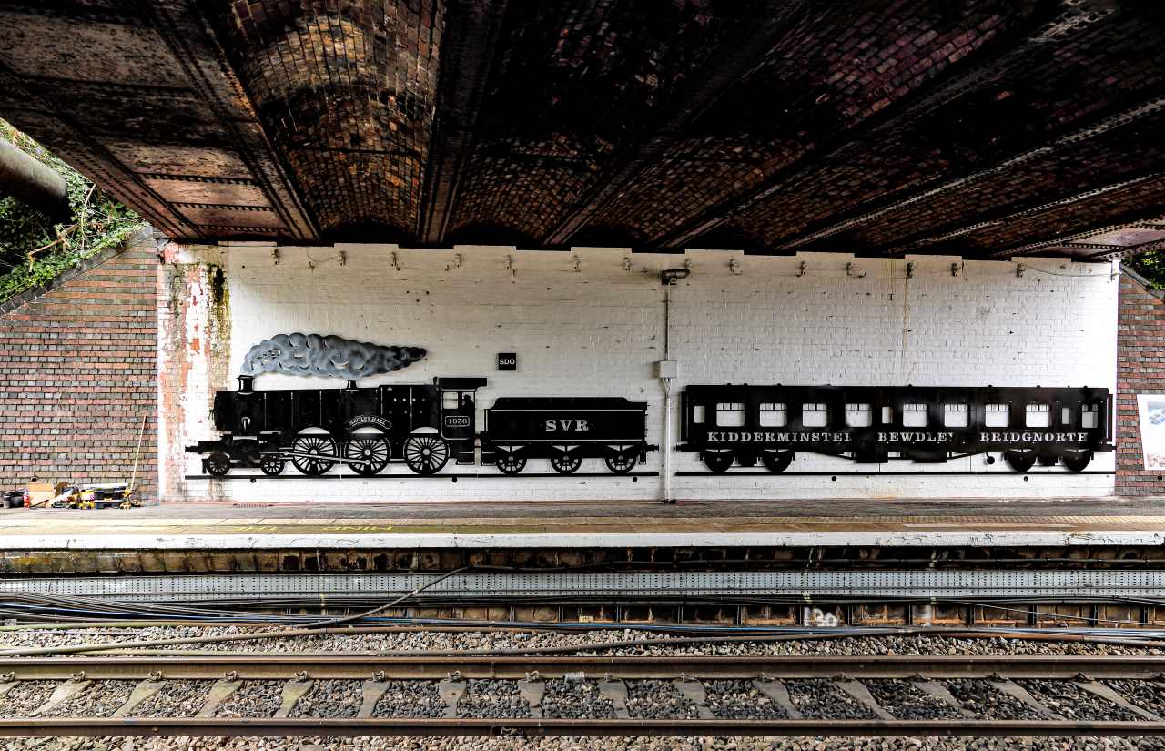 40ft rail artwork unveiled at Kidderminster Main Line station