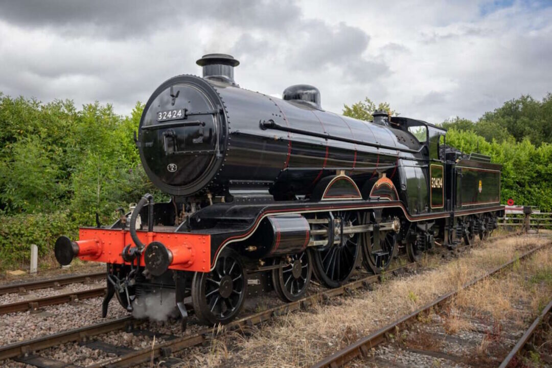 32424 at south end of Sheffield Park // Credit: Bluebell Railway