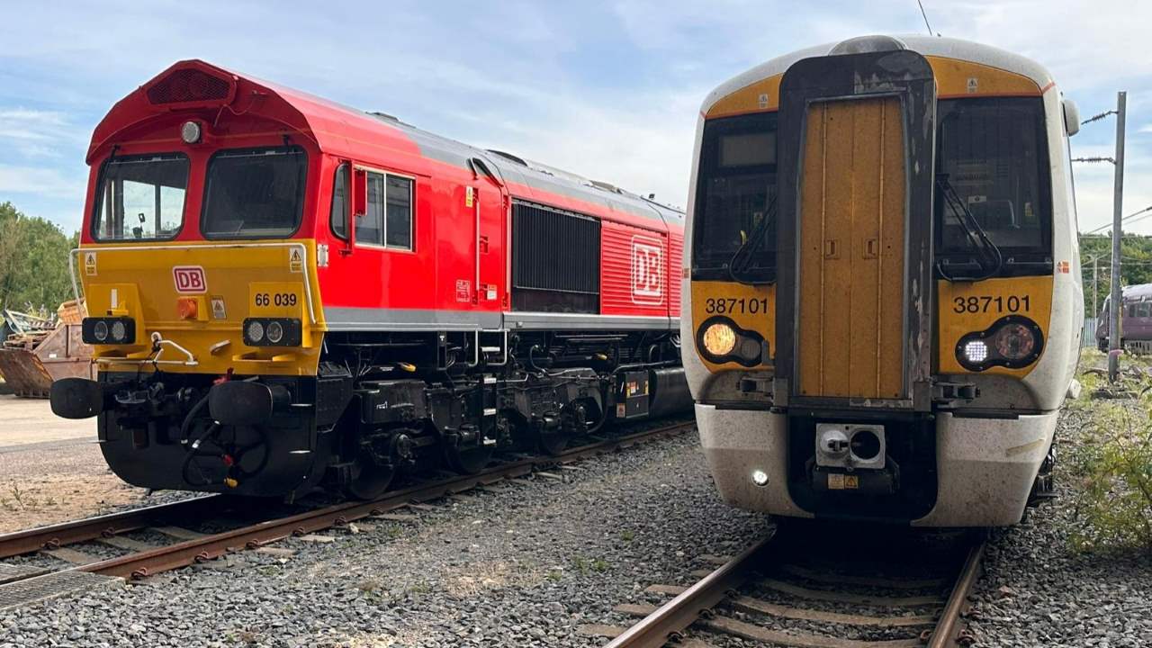 66387 and 387101 - Network Rail