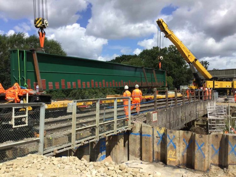 Kings Sutton bridge beams lifted into position - Network Rail