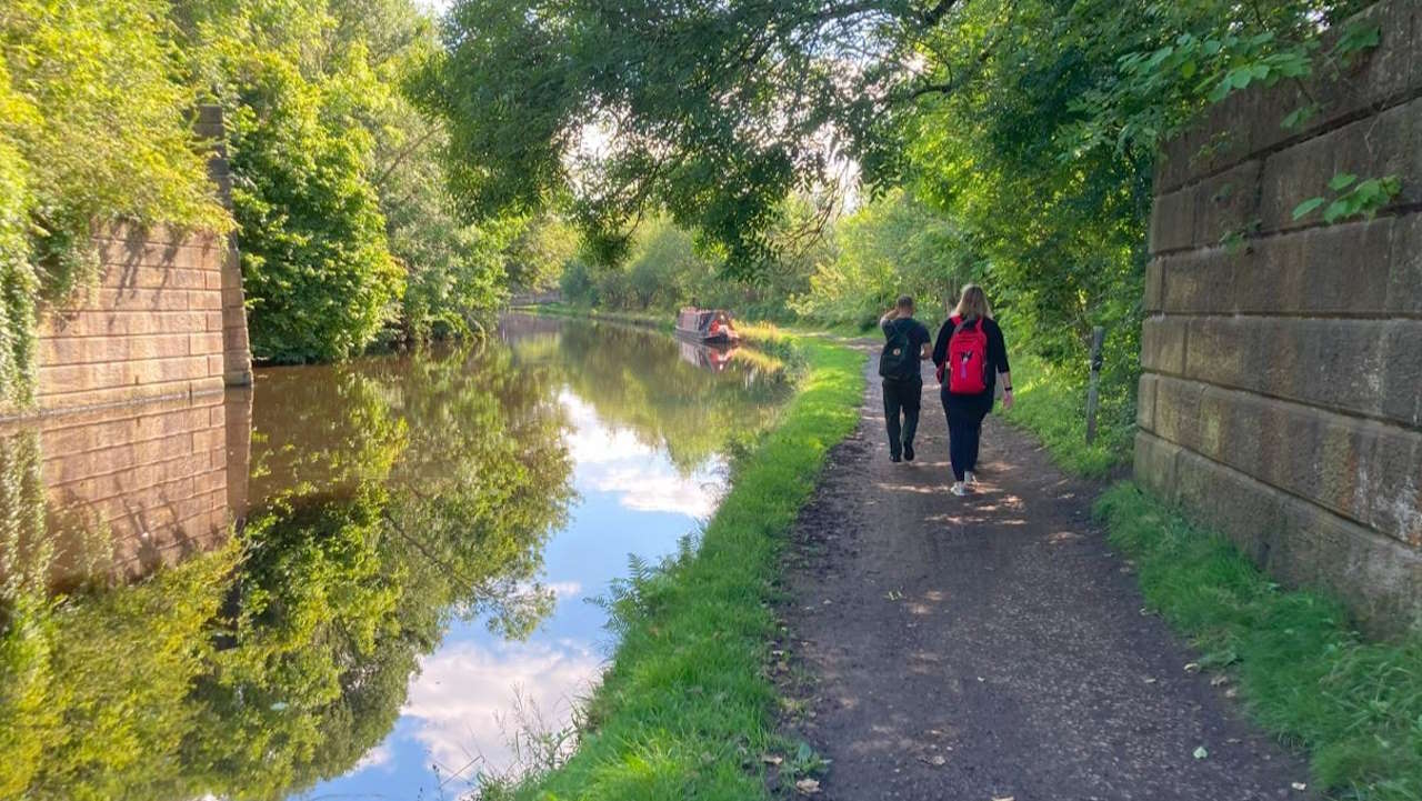 Mirfield canal towpath