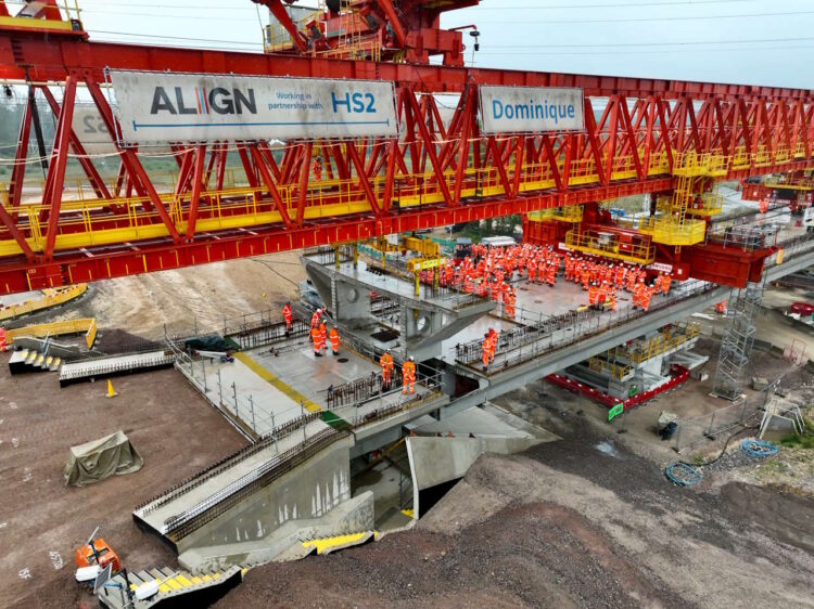 Final segment of the Colne Valley Viaduct being lowered into place. // Credit: HS2