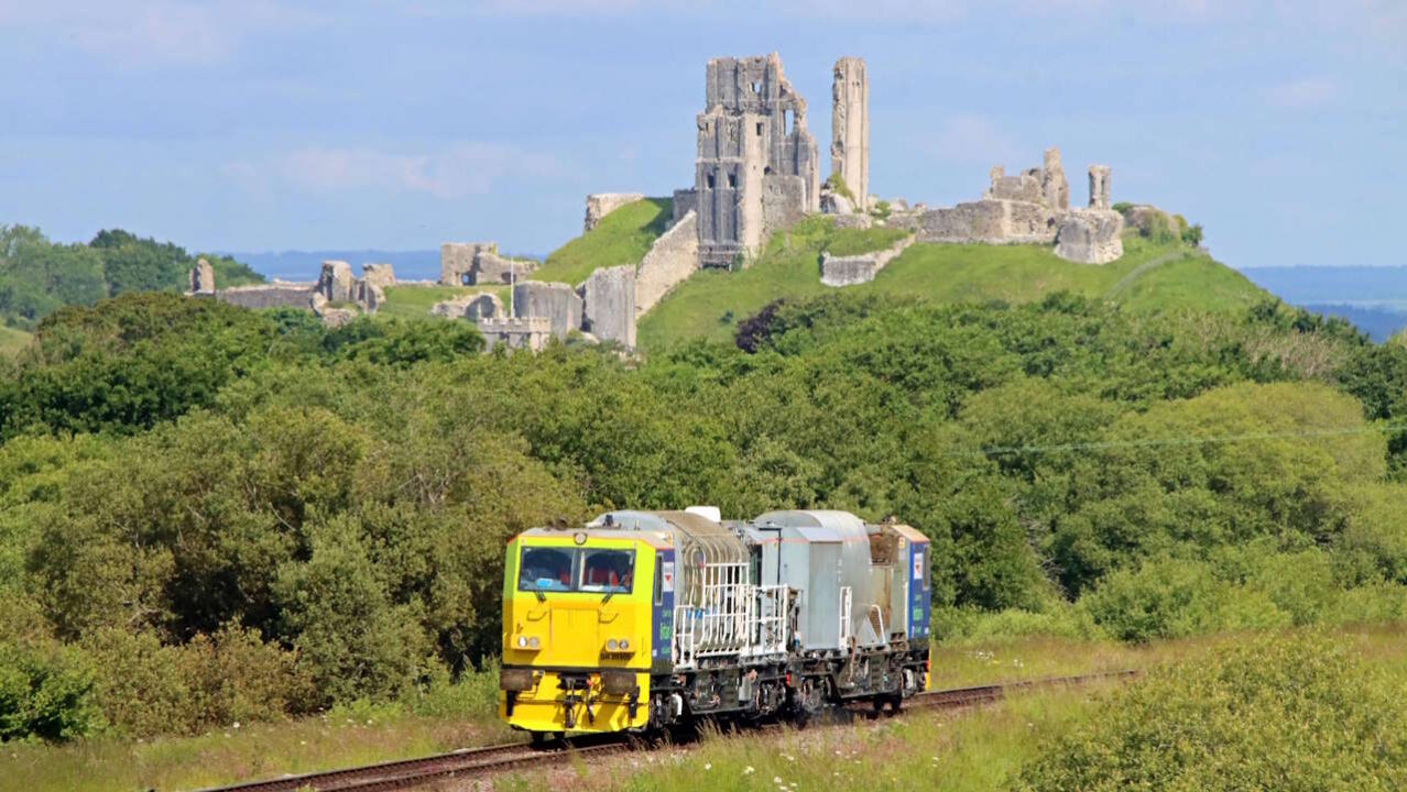 Multi Purpose Vehicle passing Corfe Castle on the Swanage Railway. // Credit: Andrew P M Wright