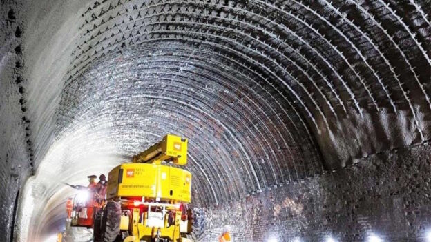 Concrete spraying on tunnel walls. // Credit: Network Rail