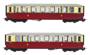 Bachmann Ffestiniog Raiilway Tin Cars in the later Crimson and Cream livery. // Credit: Bachmann Europe Plc