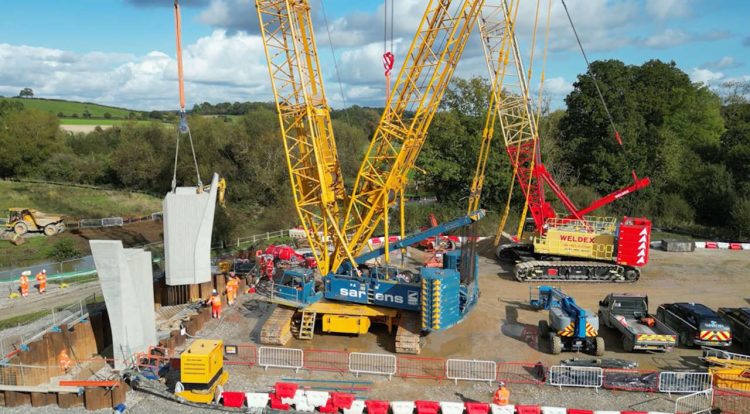 A crane lifting one of the piers of Edgcote Viaduct into position. // Credit: HS2