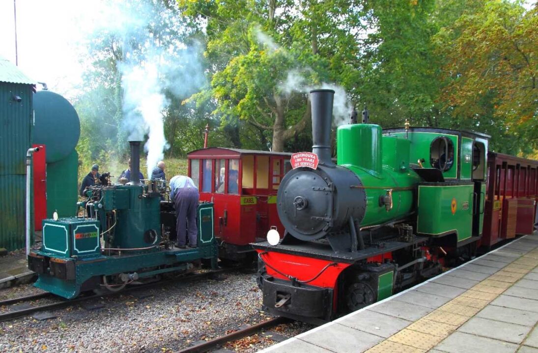 De Winton ‘Chaloner’ waiting to run the Leedon Flyer alongside Pedmoura on a full line service train at Page’s Park Station - Owen Chapman