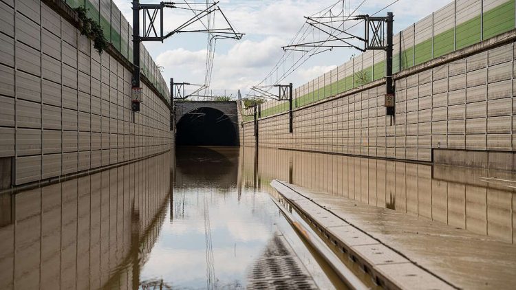 Flooding at Tullnerfeld. // Credit: ÖBB Rail Cargo Group