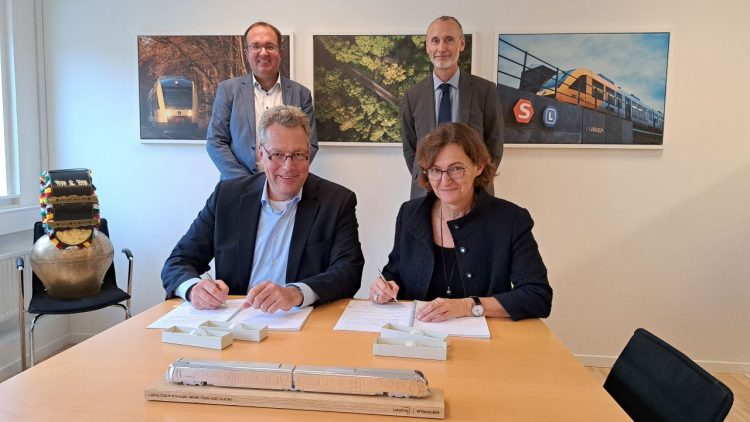 Lokaltog - Stadler contract signing - Stadler