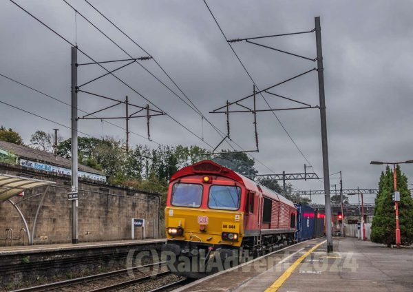 DB Cargo 66044 at Oxenholme Lake District