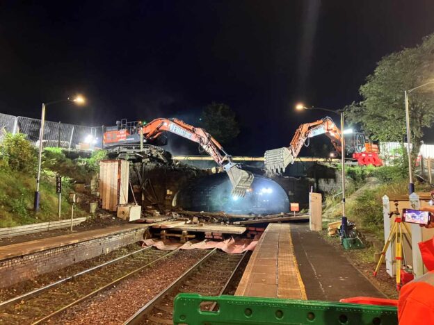 Thornliebank Road bridge demolition - Network Rail