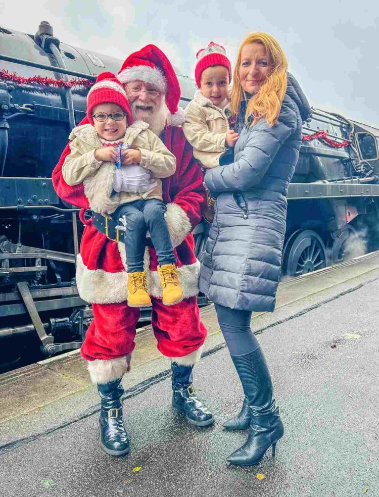 A family meets Father Christmas at the Great Central Railway - Great Central Railway