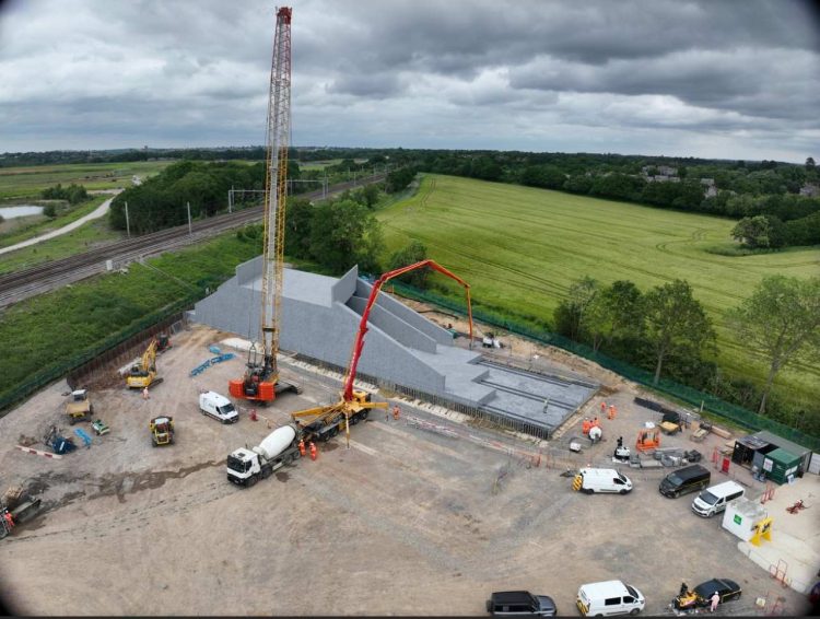 A preassembled bridge to be installed under Midland Main Line near Radlett - SEGRO