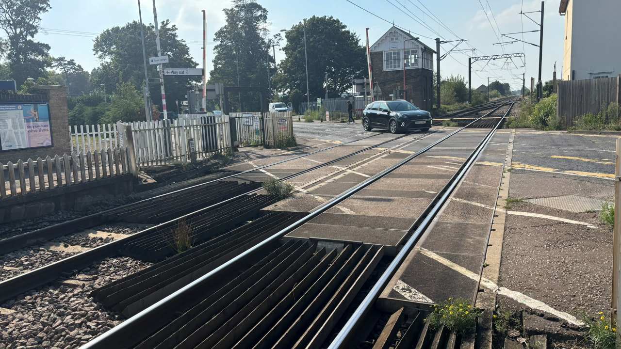 Level crossing at Foxton - Network Rail