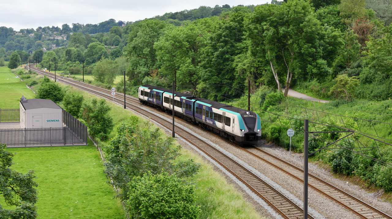 A Desiro Verve charging while running on a section of overhead wires with RCC // Credit: Siemens Mobility