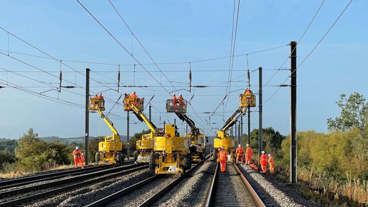 Network Rail upgrading overhead lines. // Credit: Network Rail