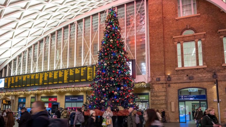 Christmas at London King's Cross. // Credit: Network Rail