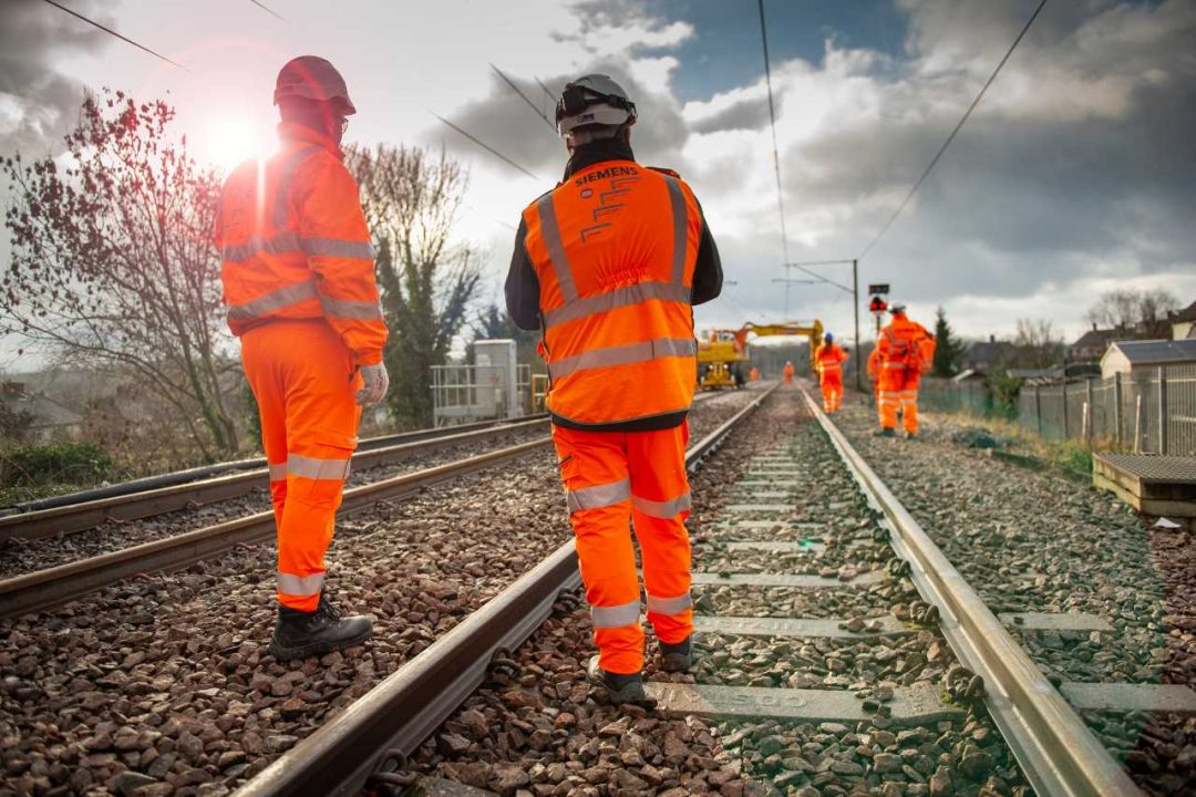 Engineers work on the ECDP between Welwyn and Hitchin // Credit: Network Rail