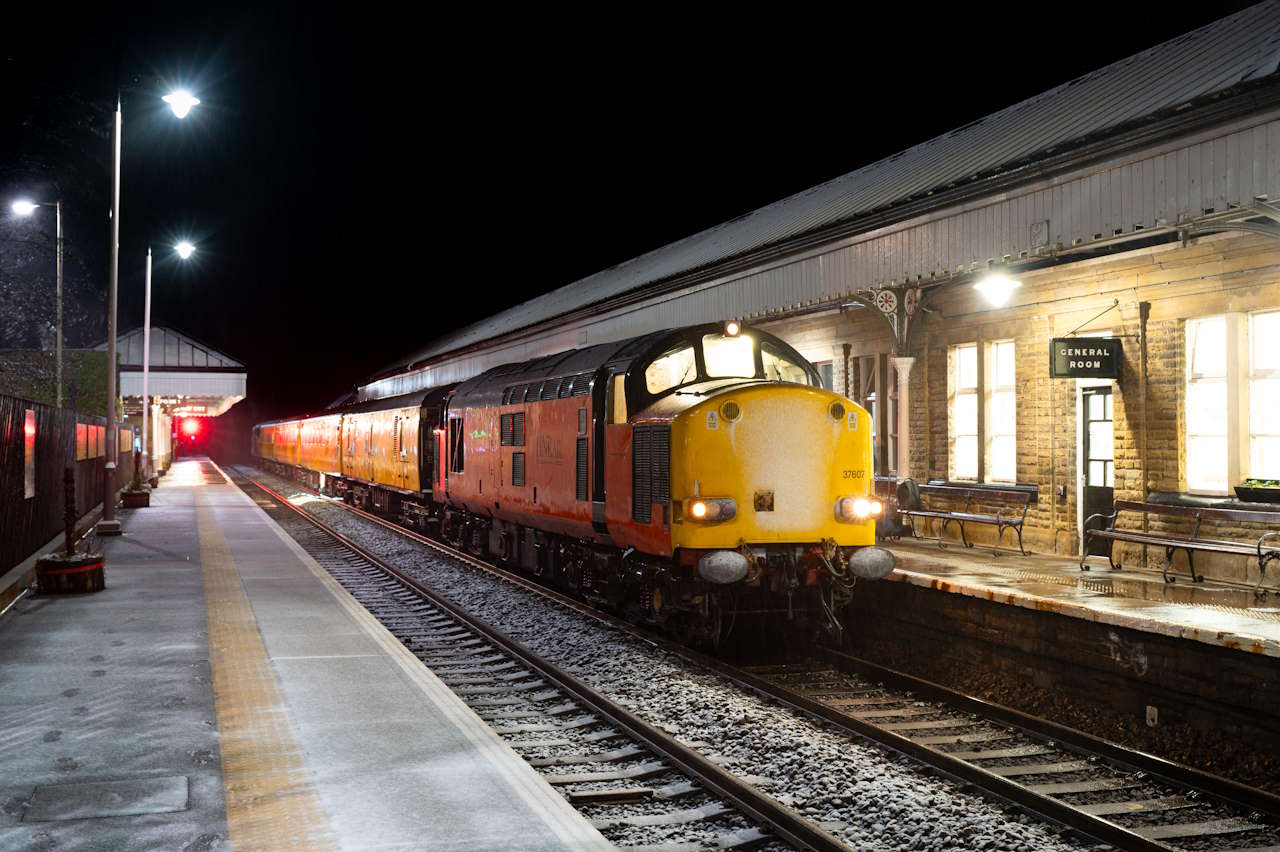 HNRC Class 37 No. 37607 at Hebden Bridge