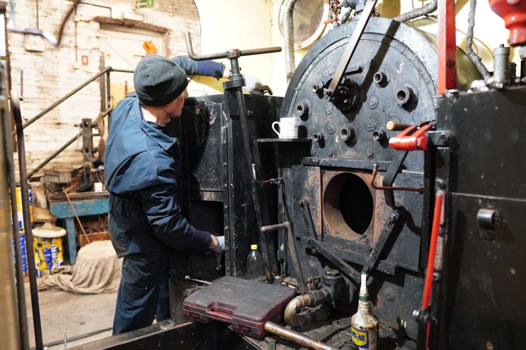 Removing the coal bunker. // Credit: Corris Railway