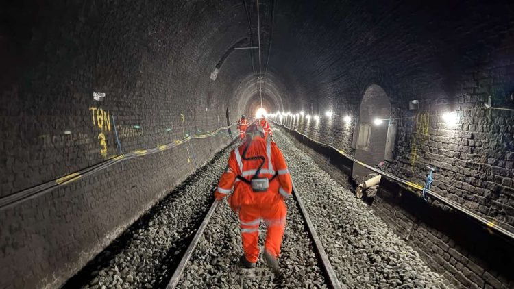 Walking through Northchurch tunnel