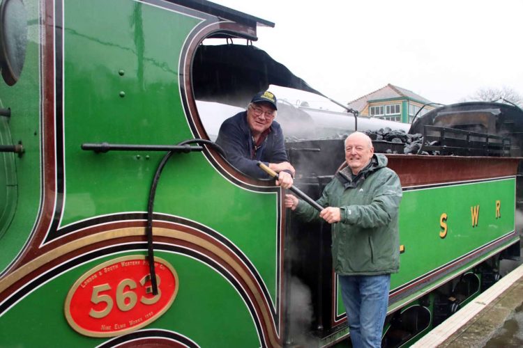 Driver Mel Cox is reunited with signalman Bob Richards. // Credit: Andrew P.W. Wright